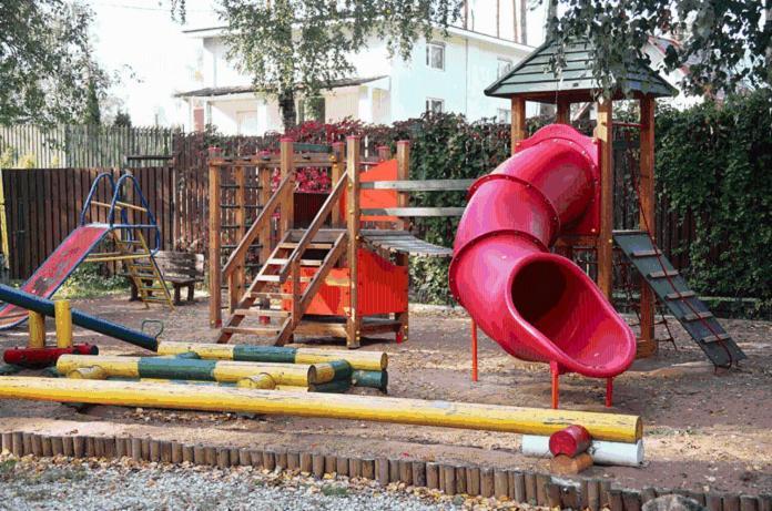 Atputas Komplekss Lilaste Esterno foto